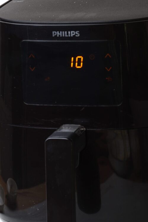 Oven temperature setting digital display, black home kitchen appliance, Philips air fryer control panel.