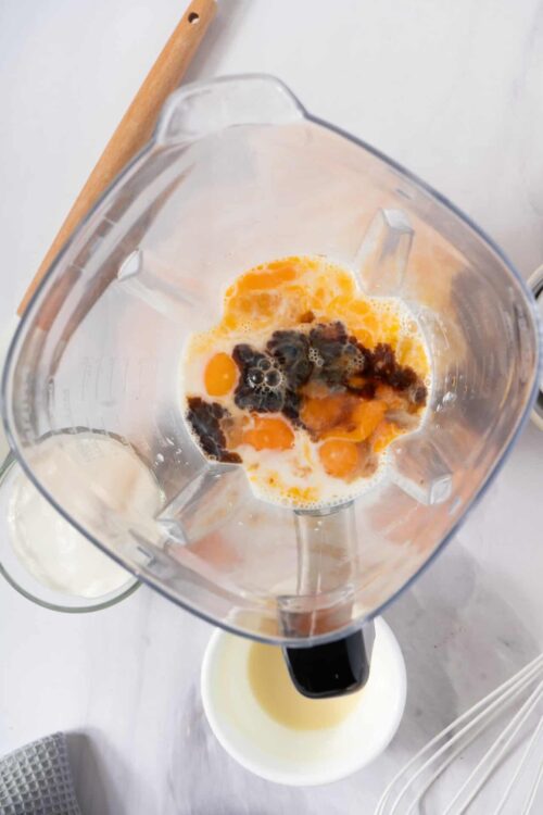 Blender with eggs, vanilla, and cocoa, ready for baking or dessert preparation.