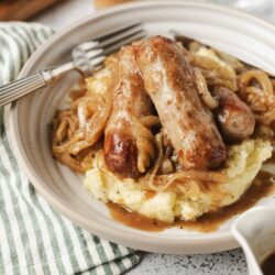 Savory chicken and mashed potatoes with caramelized onions and gravy. Comfort food perfect for cozy dinners.