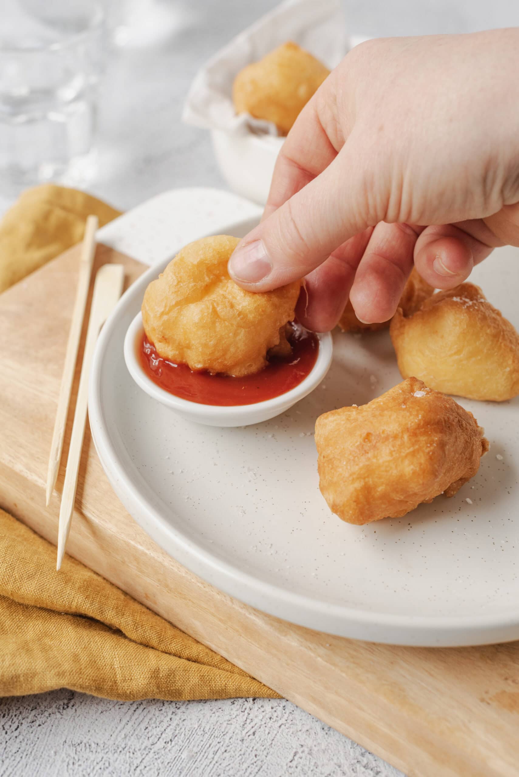 How To Eat Cheese Curds
