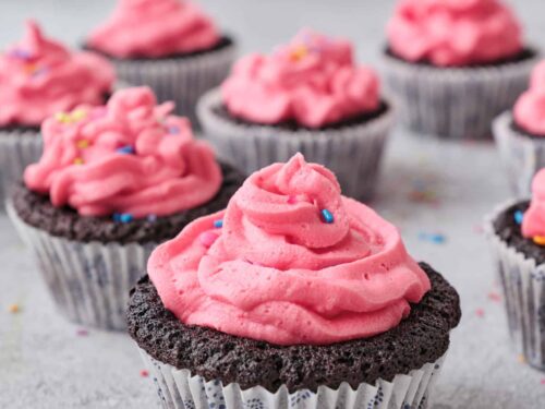 a-valentine_s_day_cupcakes-