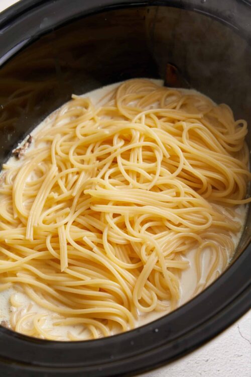 Creamy alfredo pasta in a slow cooker for delicious comfort food.