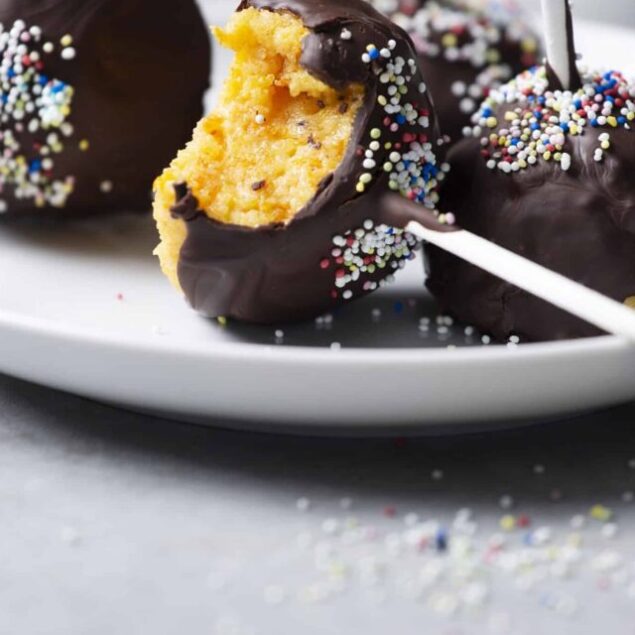 cropped-a-pumpkin_cake_pops-feature-3-2.jpeg